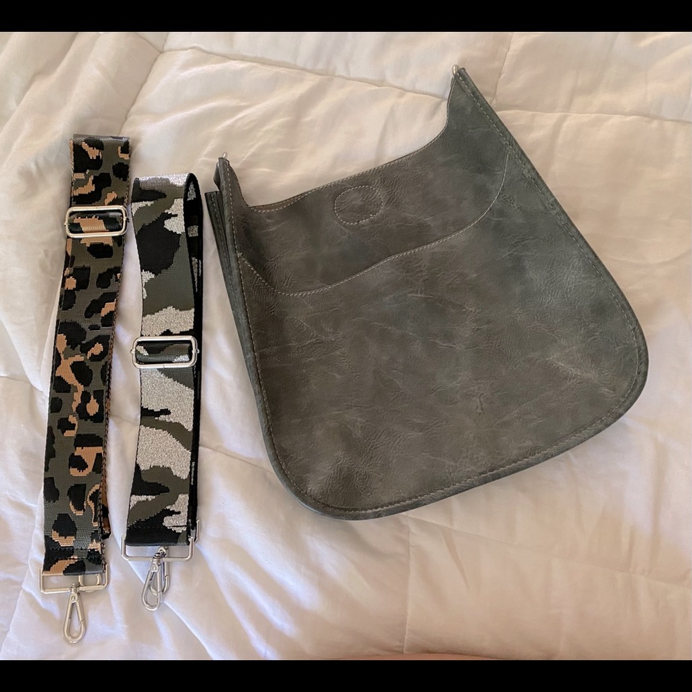 Ah-Dorned bag with two interchangeable straps